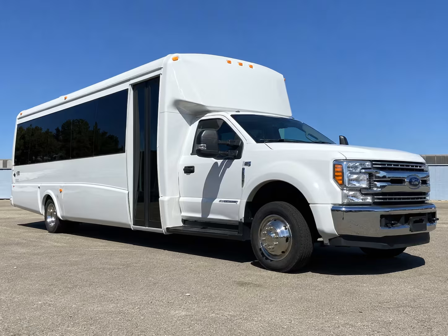 davis minibus rentals for yolo county employer shuttle programs
